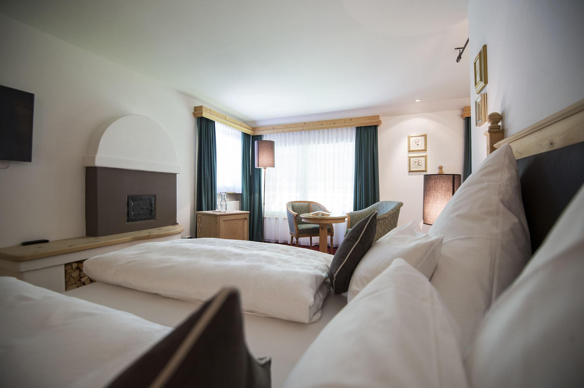 Hotel Acadia - Adults Mountain Home Selva di Val Gardena Ngoại thất bức ảnh